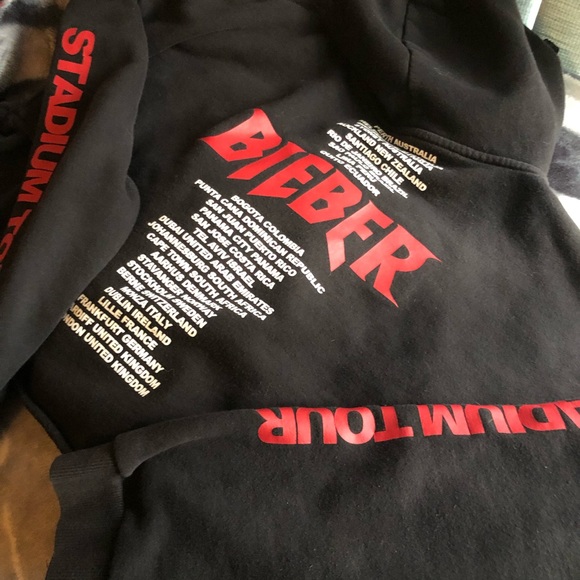 Justin Bieber Stadium Tour concert crop top. - Picture 3 of 4